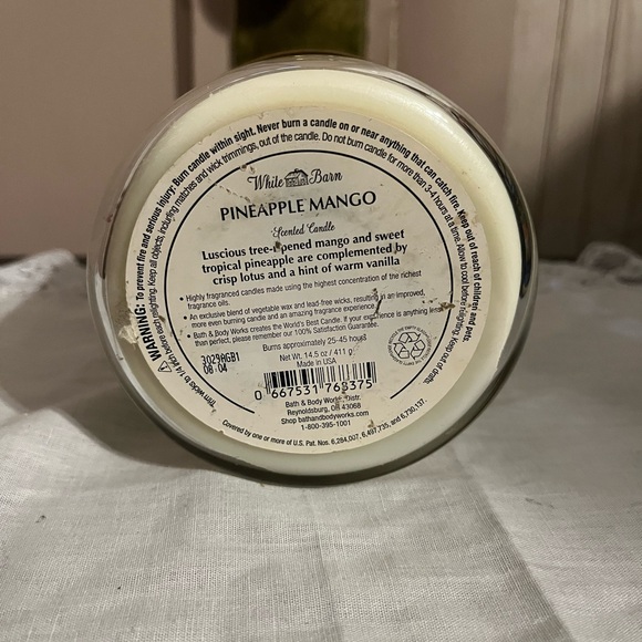 White Barn Pineapple Mango Candle with Gold Lid - Picture 2 of 4